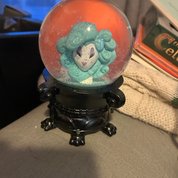 DISNEY HAUNTED MANDION CRYSTAL BALL HEAD SNOW GLOBE LIGHTS - Picture 4 of 6